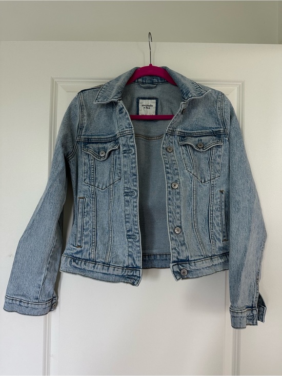 Abercrombie & Fitch Jackets & Blazers - Abercrombie & Fitch Light Wash Fitted Denim Jacket
